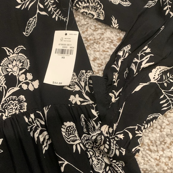Old Navy Flowy Floral Dress Black & White - NWT! - Picture 3 of 5